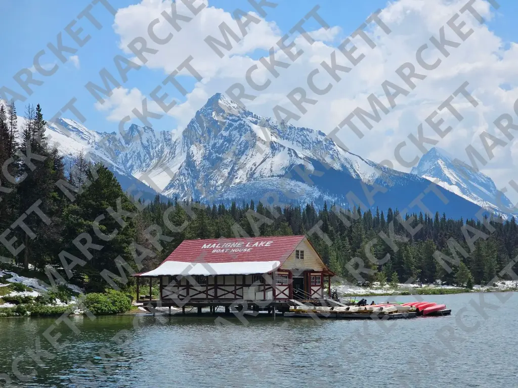 Maligne Lake Boathouse - High-Resolution Photo